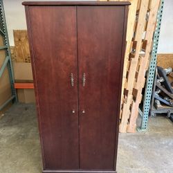WARDROBE CLOSET/CABINET