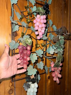 Beautiful granite/quartz, heavy grapes