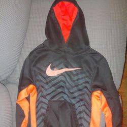 Nike Therma-Fit boys' Medium hoodie 