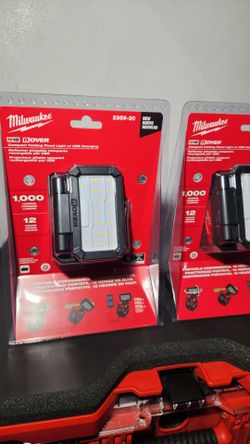 Milwaukee M18 folding flood light with USB C charging brand new