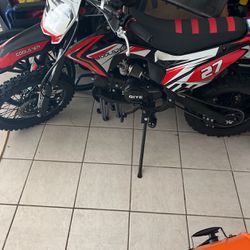 125 Cc Dirt Bike Brand New Only Rolled On It For About 5 Hours And Parked It Really Fun Bike To Ride For A Lil Kid Asking For 1100$ Or Best Offer