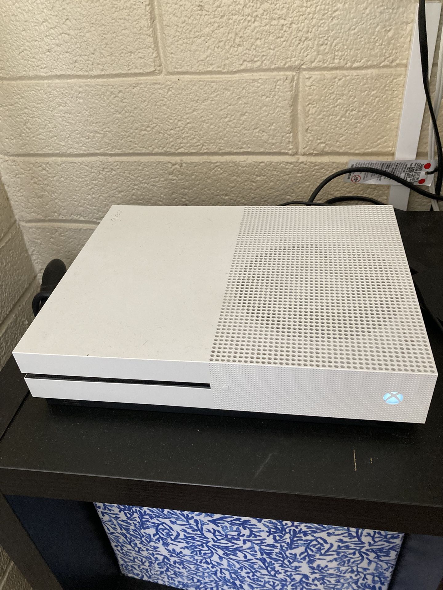 Xbox One and 32 Inch Smart TV