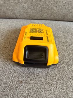 DEWALT 20v DCB203 battery