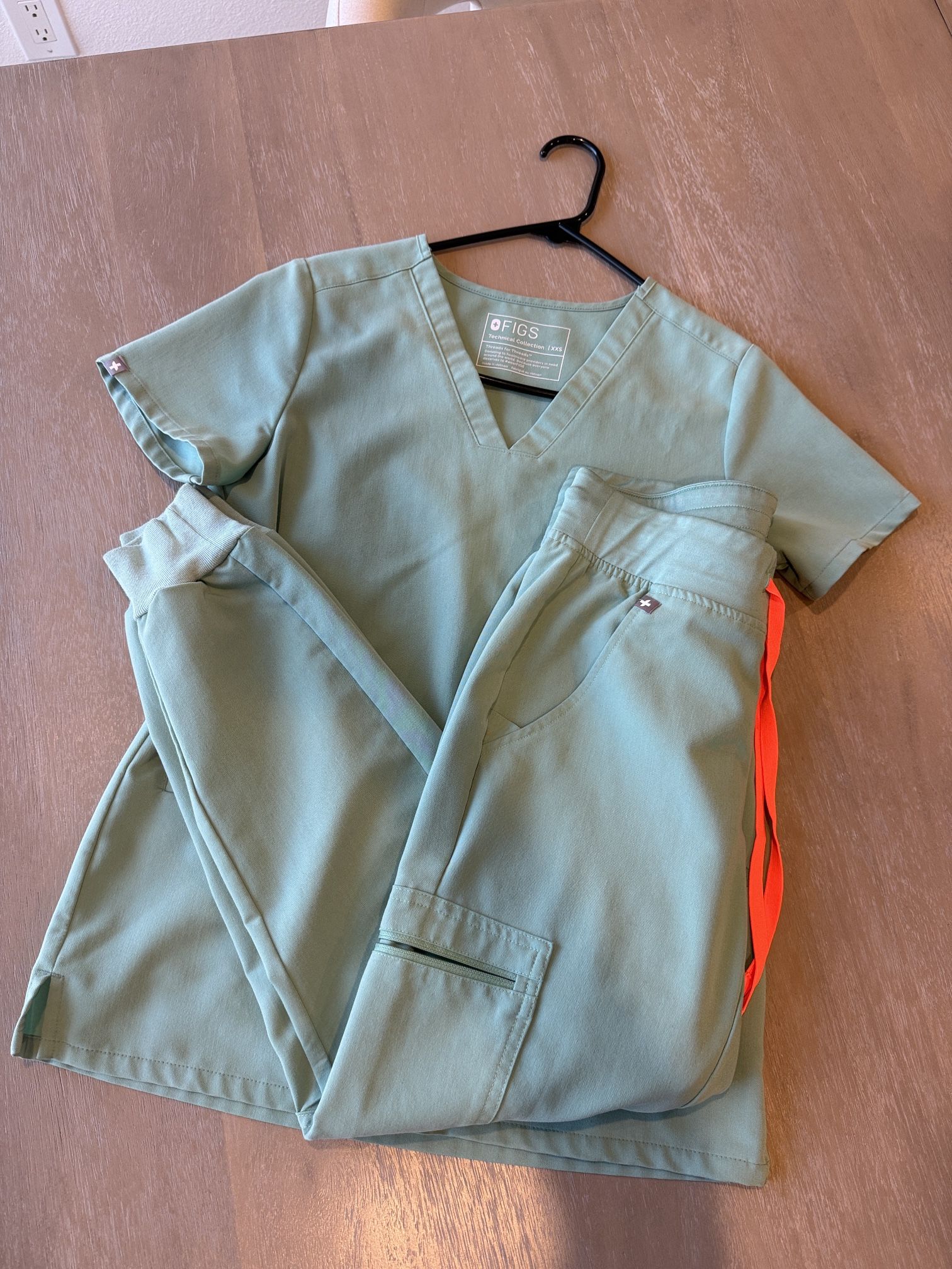 FIGS Jade Petite Scrub Set