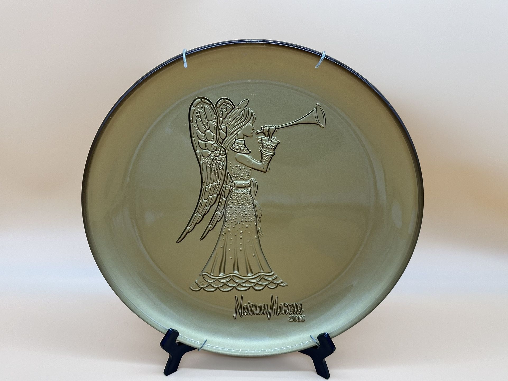 Neiman Marcus 2016 Gold Holiday Christmas Plate Tray Serving Platter With Angel 13"