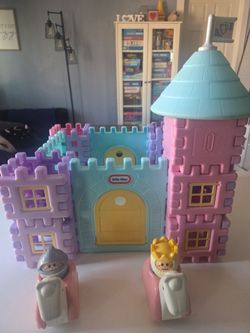 Little Tikes Wee Waffle Storybook Castle set (also referred to as the Little Tikes Wee Waffle Castle or Toddle Tots Castle) from the 1990s,