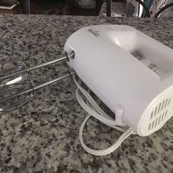 RIVAL  5 Speed Hand Mixer . Like Ne Condition.