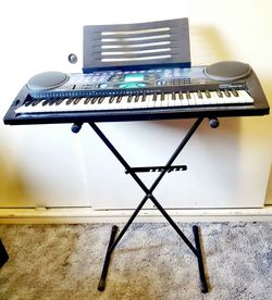 RadioShack MD-1160 61-Key Electronic Keyboard w/ Stand & Music Sheet Holder – Works on Batteries