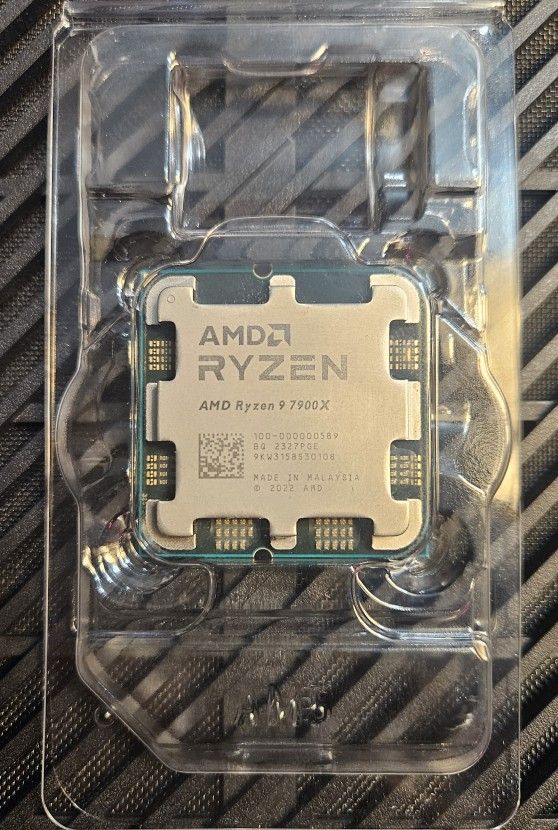 AMD RYZEN 9 7900X