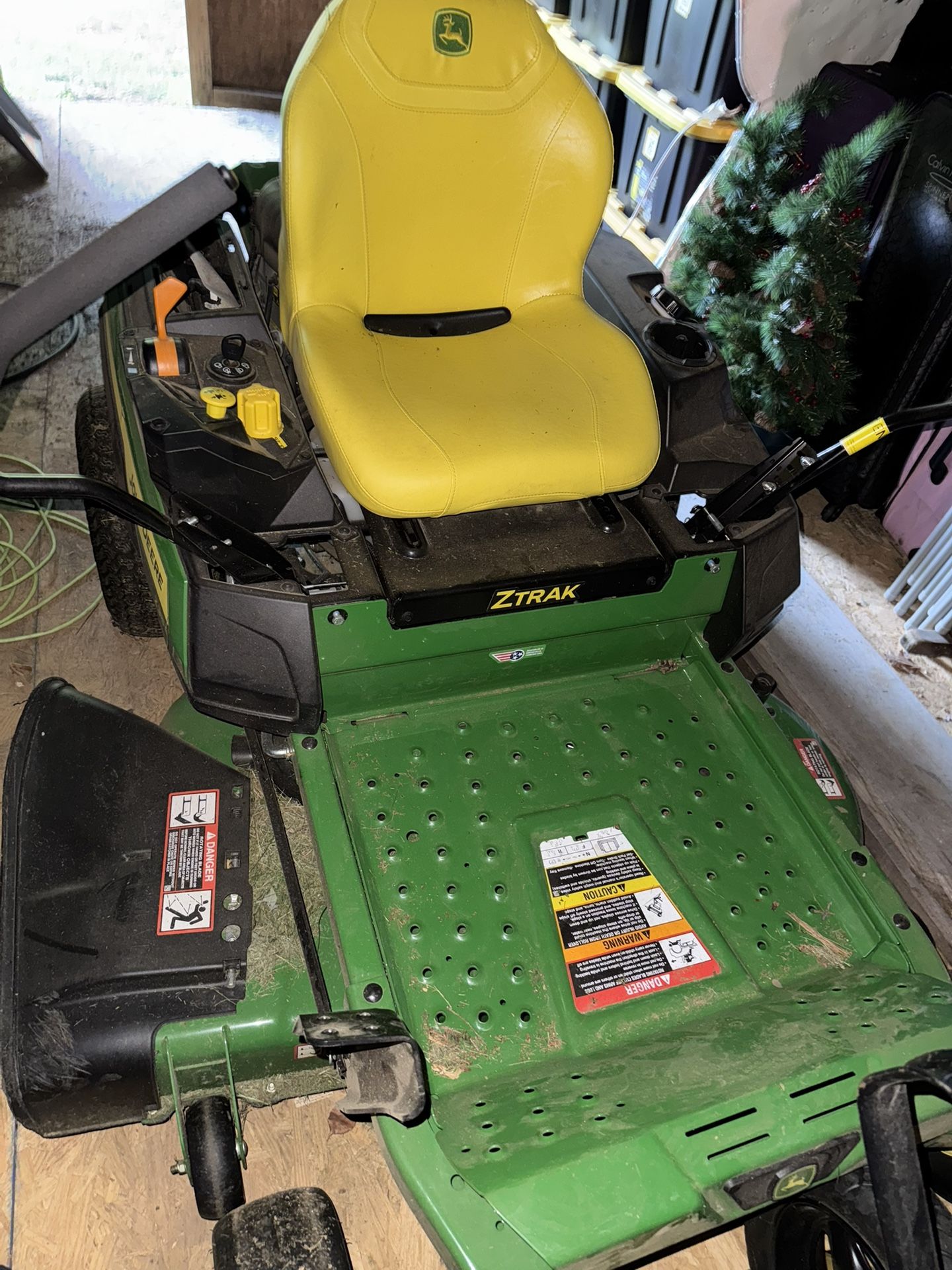 John Deere Zero Turn Z315E with 42” Deck