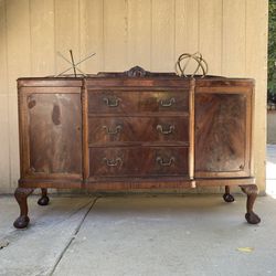 Gorgeous vintage buffet or cabinet