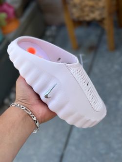 Nike Mind  Slides  size 6W Pearl Pink