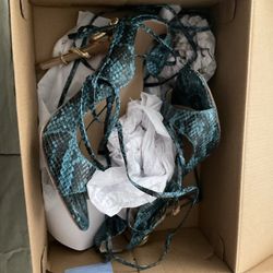 New Turquoise Snake Skin Heels. Snake On The Heel Size 7