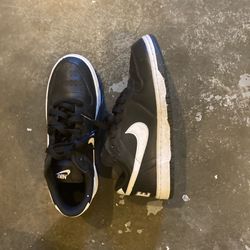 Mens Black And White Nike Dunks Size 7.5