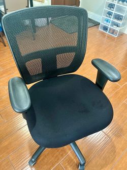 Great Condition Supreme Quality Maximum Comfort Friant Zone Too Mesh Back SUPREME Task office Chair with wheels arm rest adjustable