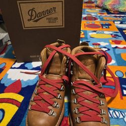 Danner Boots Casi Nuebas  95 X Ciento  Nuebas  Size 7 Y Medio Hombre
