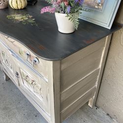 Pretty Vintage Cabinet 