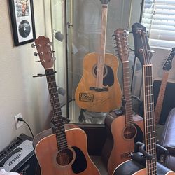 Blake Shelton autographed guitar never played