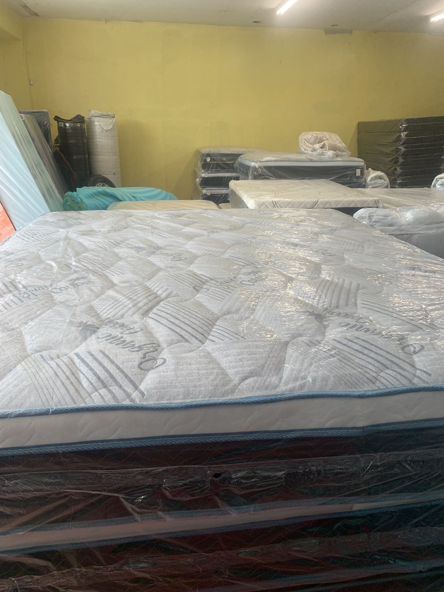 Queen Pillów Top Mattress