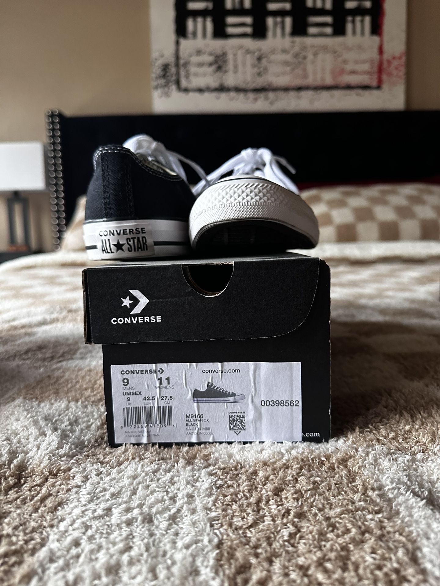 $30 Brand New Converse (Size 9)