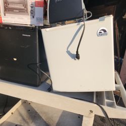 2 Mini Fridges - Frigidaire & Igloo - Perfect for Dorm/Office/Garage
