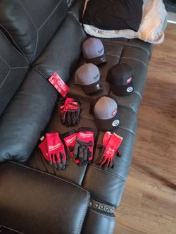 Milwaukee Hats N Gloves 