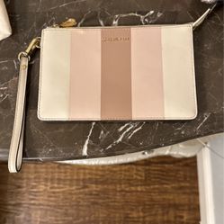 Michael Kors Wristlet 