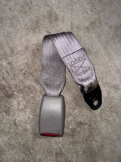 01-04 Tacoma center buckle