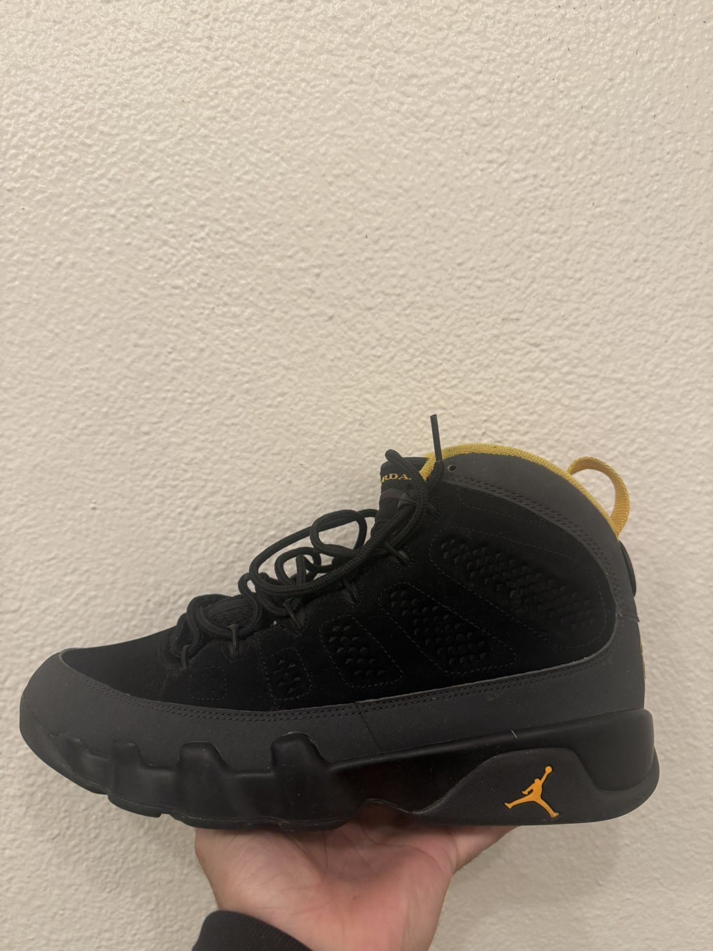 Size 9 - Jordan 9 Retro Dark Charcoal University Gold‎ 2021 Best Look Yet at the  main image 2