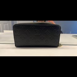 Louis Vuitton wallet  **READ DESCRIPTION*