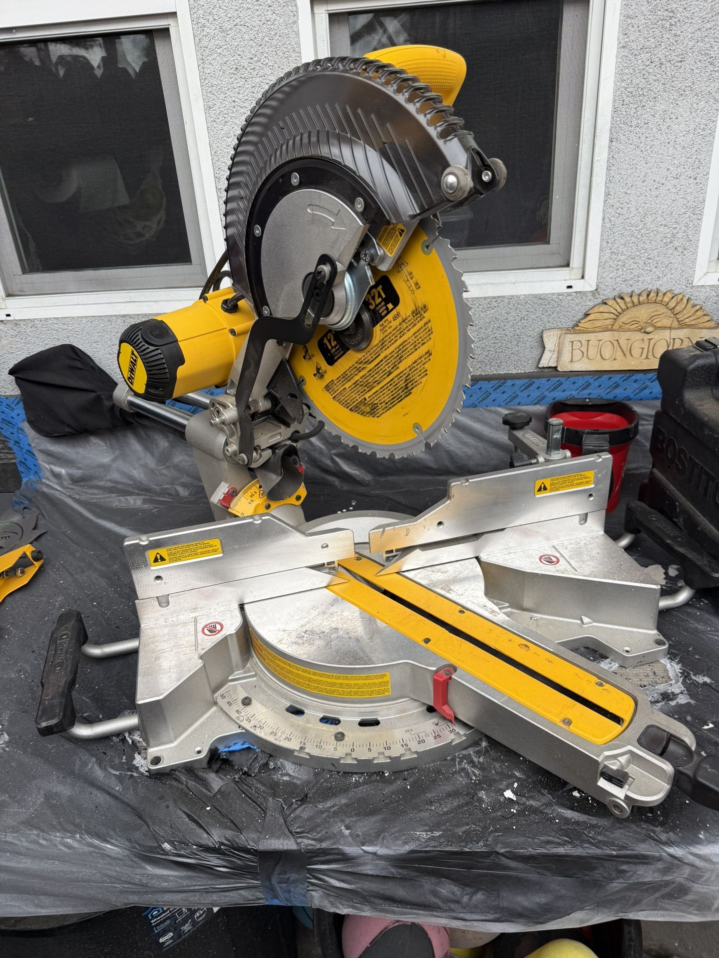 Dewalt Sliding Compound Miter Saw & Stand
