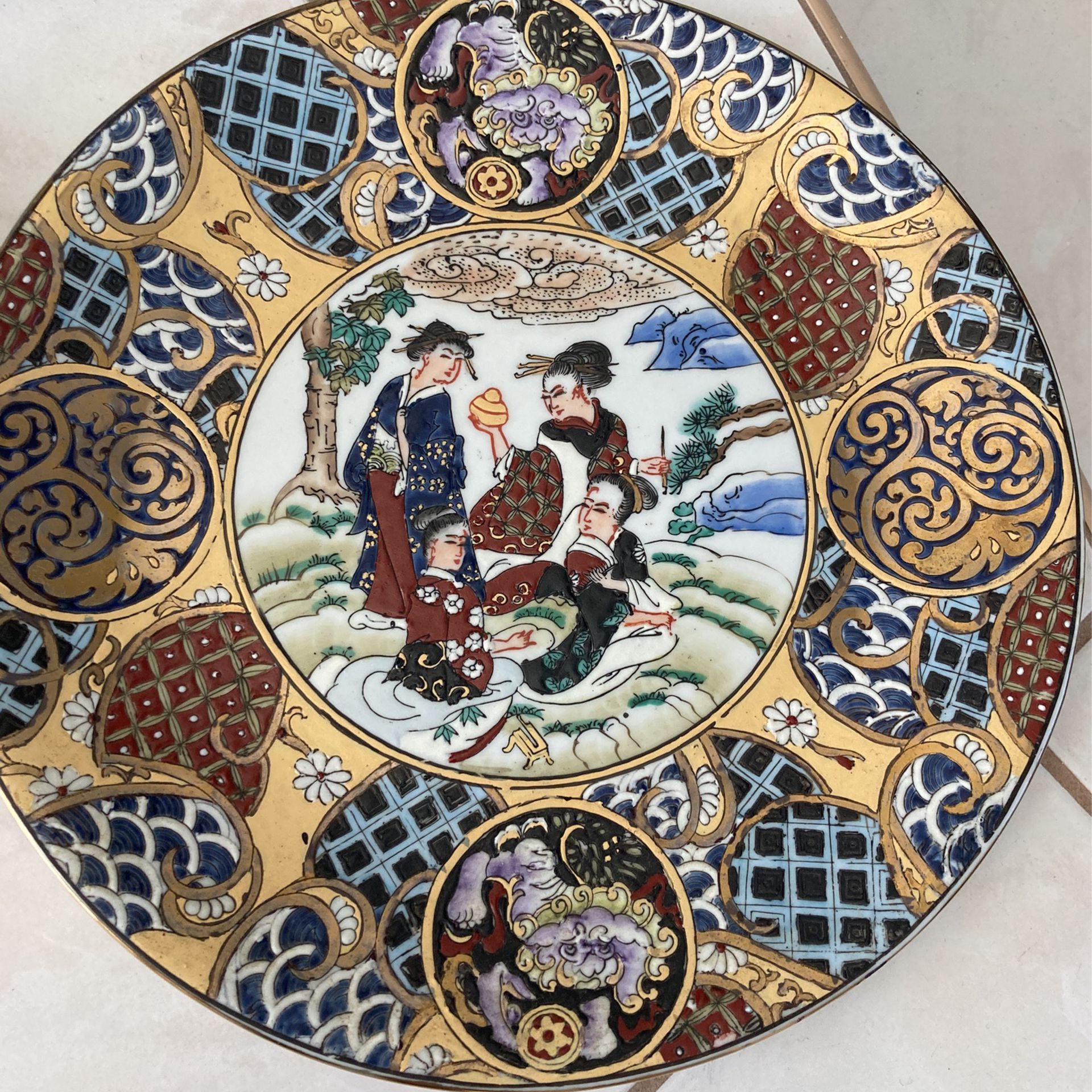 Asian Chinese Japanese Rose Famille Gold Colorful Charger Wall Art Plate. Foo Dogs & Geisha Girls. Chinoiserie Antique MCM Art. Maitland Smith?