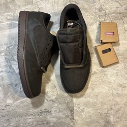 Travis Scott dunks sneakers men’s 9.5