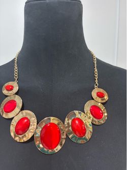 Women’s necklace