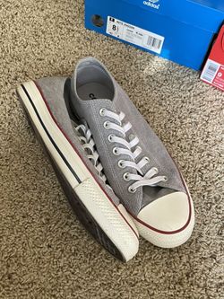 Converse chuck low size 8.5