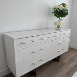 Modern High Gloss White Dresser – Elegant & Spacious