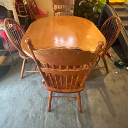 Dining Room Table & Chairs
