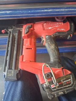 Milwaukee brad nailer