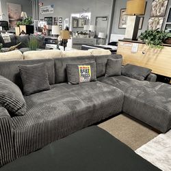 Sectional! Last One! $599! Easy Financing! ☎️⭐️✨ 