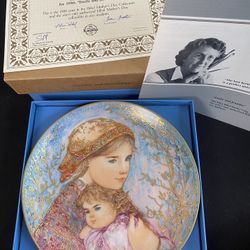 Emily & Jennifer Edna Hibel Mothers Day Plate 18 Karat Gold Fine China 1986 (Rare Collectors Item!) Retail $30+