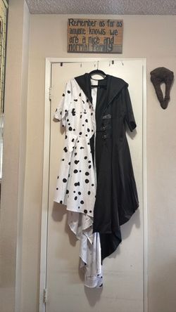 Cruella Deville costume cape