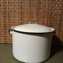 Vintage White w/Black Trim 10 Qt. Enamelware Stock Pot w/Lid