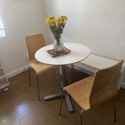Table and 2 chairs 