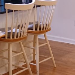 Dinning Room And Bar Stools. 