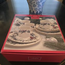 Lenox 12 Piece Fine Bone China Christmas Set