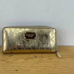 Michael Kors Wallet. Item No 200 (Shopgoodwill)
