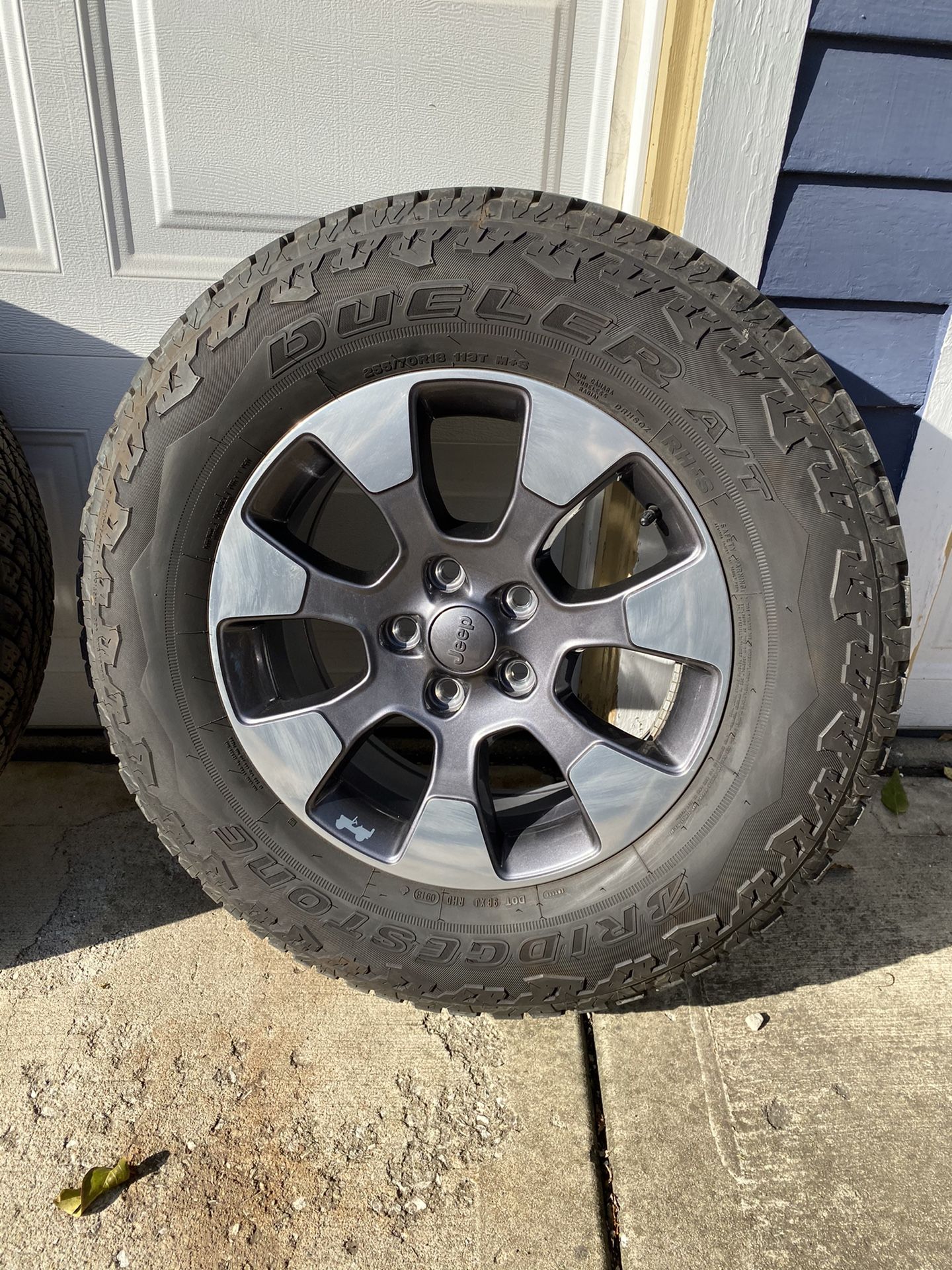 18” 2019 Jeep Wrangler Sahara JL OEM Wheels with 255/70R18 (Set of 5 ...