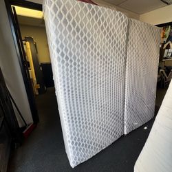 Novaform 12" Advanced Back Support Responsive Foam Mattress Excellent Condition Like New