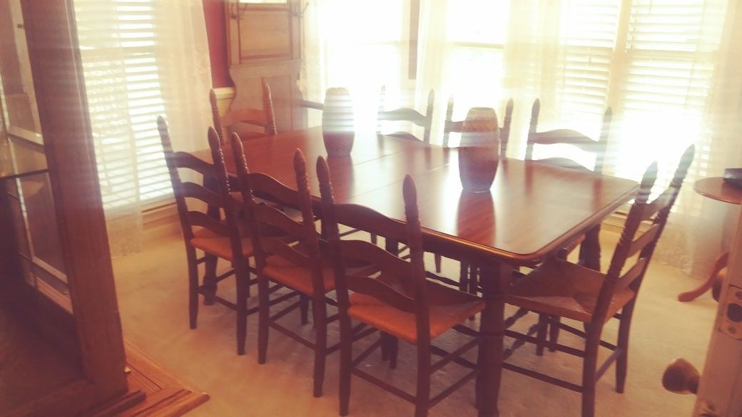 Vintage antique table with leaf seats 12