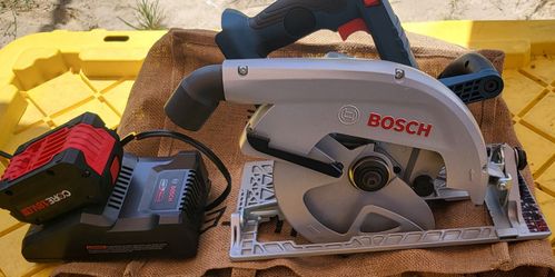 BOSCH 18V 4-AMP 7-1/4" BRUSHLESS CORDLESS CIRCULAR SAW WITH BATTERY 8.0 AH & CHARGER